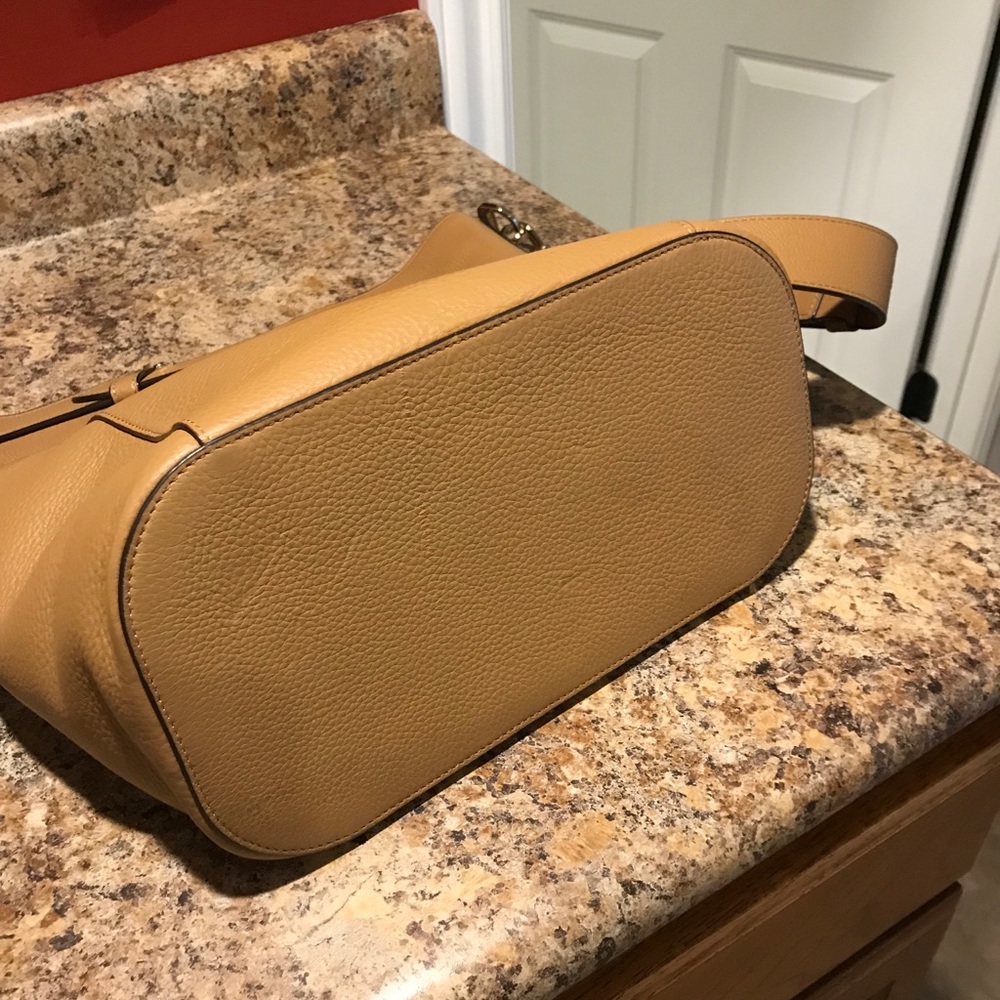 Henri Bendel Tan Leather Hobo Bag with Classic Design - Picture 2 of 6